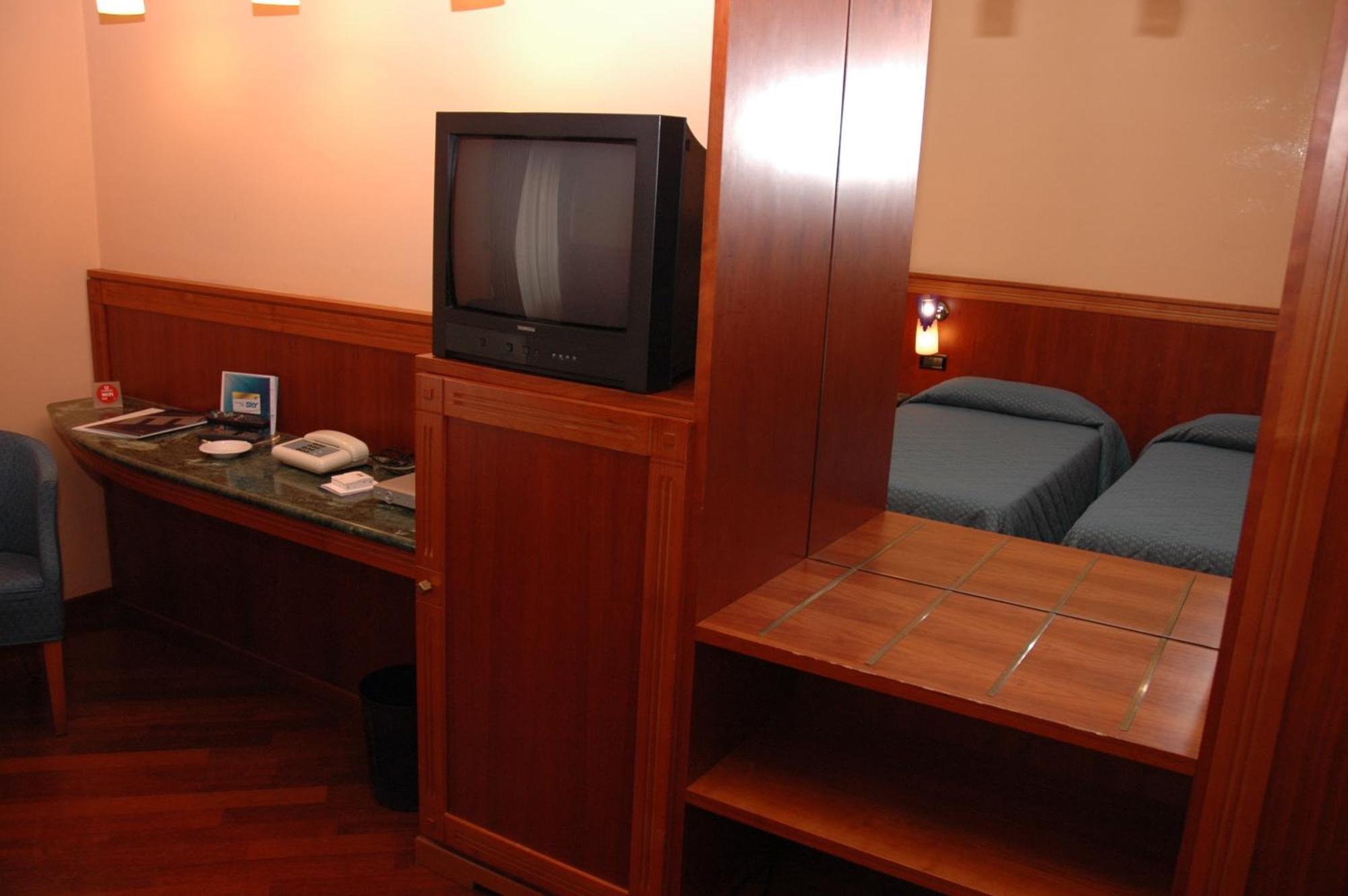 Hotel Michelangelo Palace & Spa Terni Ruang foto
